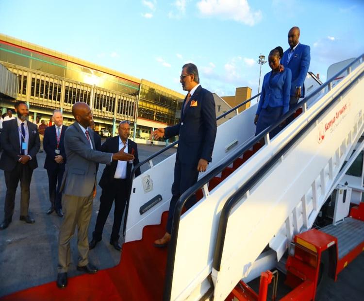 Acting KTB CEO Allan Njoroge (Left) receives FluDubai CEO Ghaith Al Ghaith as he arrives aboard the inaugural Flydubai flight to Nairobi